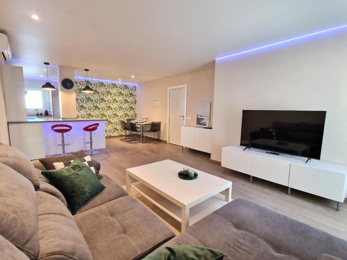 Emerald Apartment - Spacious Modern 2 Bedroom Беналмадена Екстериор снимка