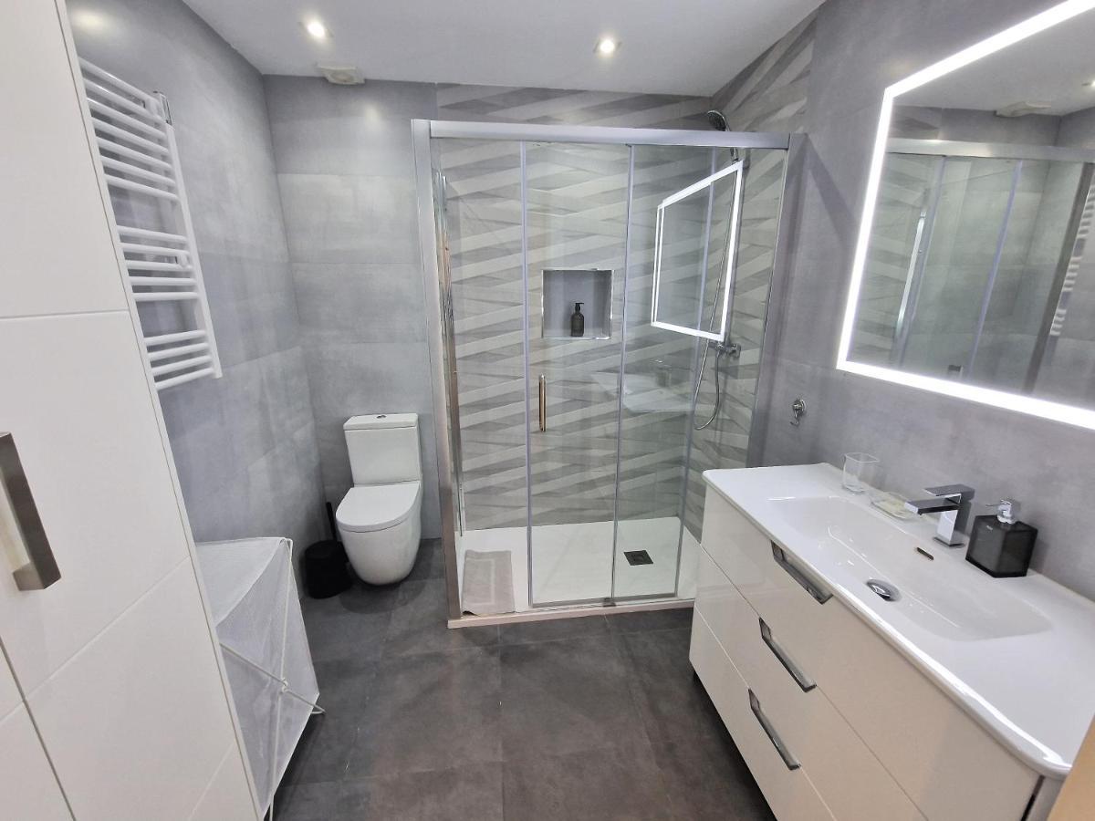 Emerald Apartment - Spacious Modern 2 Bedroom Беналмадена Екстериор снимка