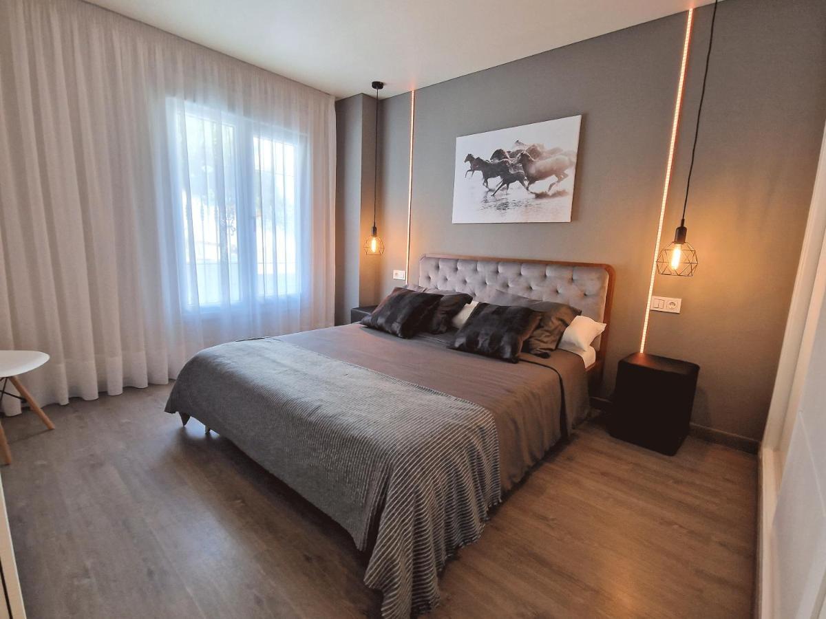 Emerald Apartment - Spacious Modern 2 Bedroom Беналмадена Екстериор снимка