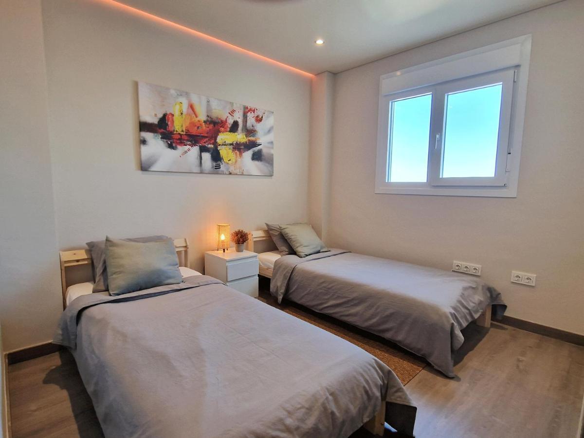 Emerald Apartment - Spacious Modern 2 Bedroom Беналмадена Екстериор снимка